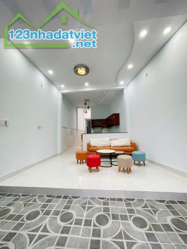 NHÀ MỚI ĐẸP – 92M² – 2 PHÒNG NGỦ MASTER – HẺM Ô TÔ NÉ NHAU - 1