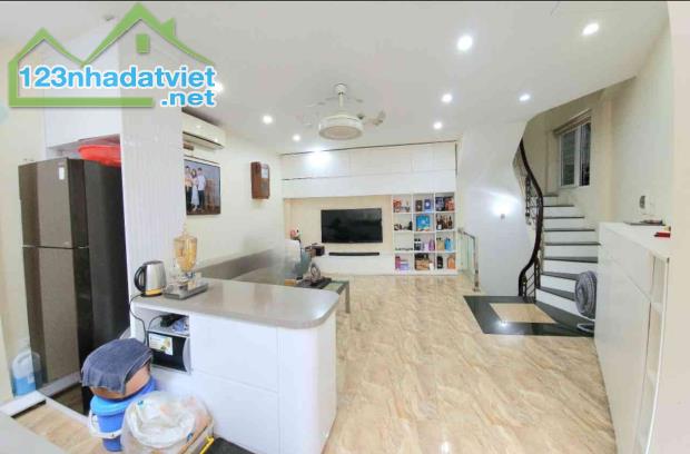 Kính doanh !  Hàn Thuyên diện tích 30m x  5t, Mt 4m.Giá  17.5 tỷ