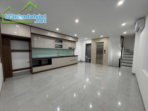 BÁN NHÀ NGUYỄN ĐỨC CẢNH ,FULL NỘI THẤT ,THANG MÁY ,NGÕ 3M,RA PHỐ 10M ,45m2 GIÁ 12,4 TỶ