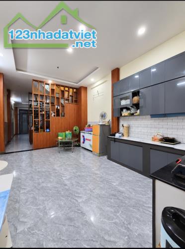 Bán nhà đẹp, giá tốt Quận Tân Phú, ô tô trước nhà, gần Siêu Thị Eon - 3