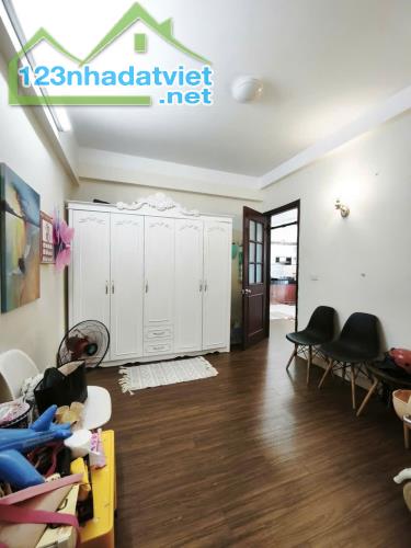 Bán chung cư Bồ Đề- Lô góc- Full Nội thất 60m 2 ngủ nhô 3 tỷ(TL) - 1