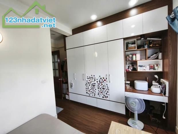 Bán chung cư Bồ Đề- Lô góc- Full Nội thất 60m 2 ngủ nhô 3 tỷ(TL) - 2