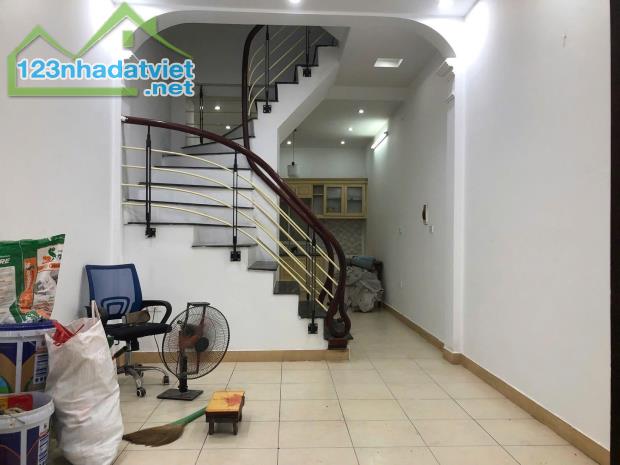 Cho thuê nhà ngõ 678 Đê La Thành, Đống Đa 40m x 4T (4 ngủ) _12tr Ở NHÓM - 1