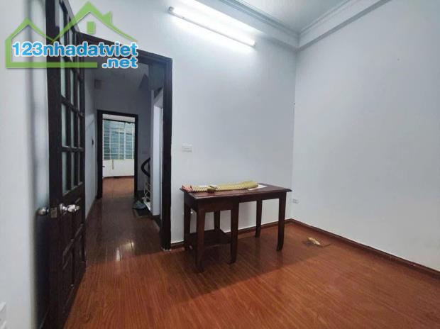 Cho thuê nhà ngõ 678 Đê La Thành, Đống Đa 40m x 4T (4 ngủ) _12tr Ở NHÓM - 3