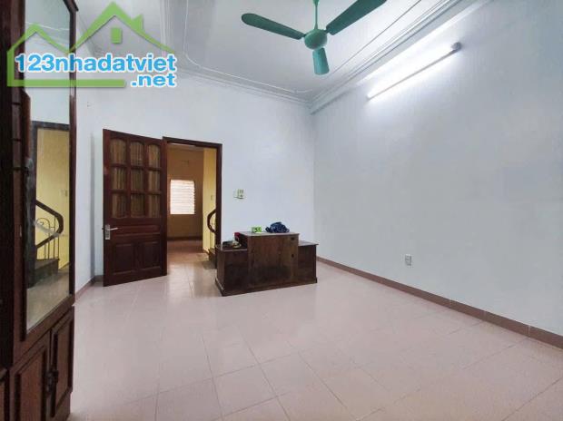 Cho thuê nhà ngõ 678 Đê La Thành, Đống Đa 40m x 4T (4 ngủ) _12tr Ở NHÓM - 4