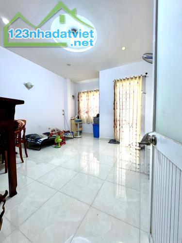 BÁN NHÀ 2 TẦNG – 60M² – 3PN, 3WC – HẺM THẲNG 1 TRỤC - 2