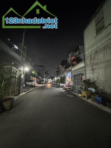 BÁN  NHÀ HẺM XE TẢI TRÁNH CHIẾN LƯỢC BÌNH TÂN --72M2--GIÁ :6 TỶ (TL - 3