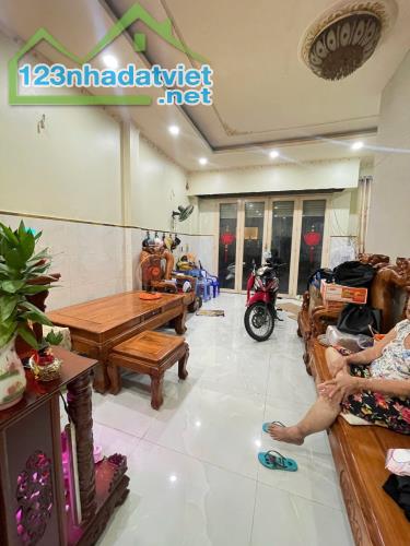 BÁN  NHÀ HẺM XE TẢI TRÁNH CHIẾN LƯỢC BÌNH TÂN --72M2--GIÁ :6 TỶ (TL - 4