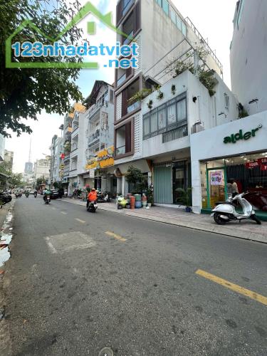 Bán tòa nhà Mai Thị Lựu Tân Định, Quận 1 - 7x21m - Hầm + 4 lầu + thang máy - 40 tỷ chốt - 3
