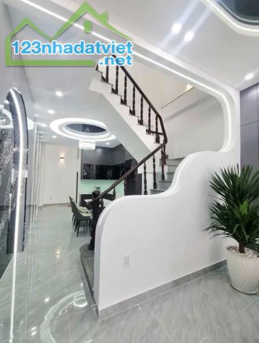CHỈ 5.68 TỶ - MỚI ĐẸP 3 TẦNG - 4x17m - LÂM THỊ HỐ - TRUNG MỸ TÂY - Q12 - HXH 1/ NGẮN - 2