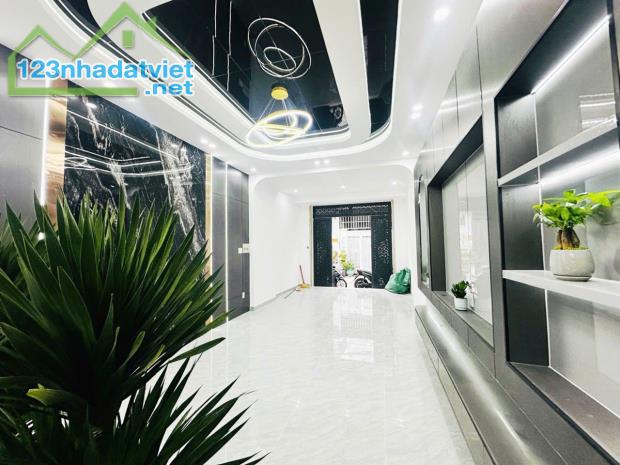 CHỈ 5.68 TỶ - MỚI ĐẸP 3 TẦNG - 4x17m - LÂM THỊ HỐ - TRUNG MỸ TÂY - Q12 - HXH 1/ NGẮN - 4