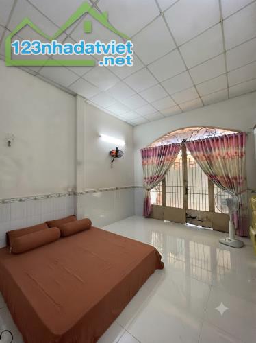 Bán nhà Kênh Tân Hóa Tân Phú – sát mặt tiền, ngang 4,3m, giá 4,8 tỷ - 3