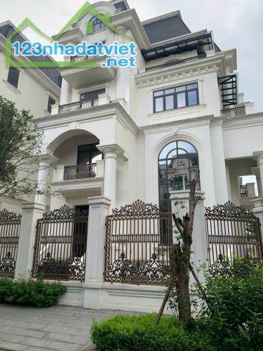 Cho thuê nhà, Chùa Bộc, Phạm Ngọc Thạch, THANG MÁY, 317m2x 4T -62 tr
