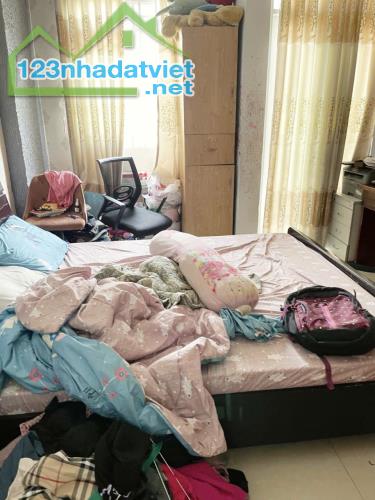 Gần MT Q8 - 47m2 - 4PN 3WC - Hướng Đông - SHR - 8.X 🧄 - 3