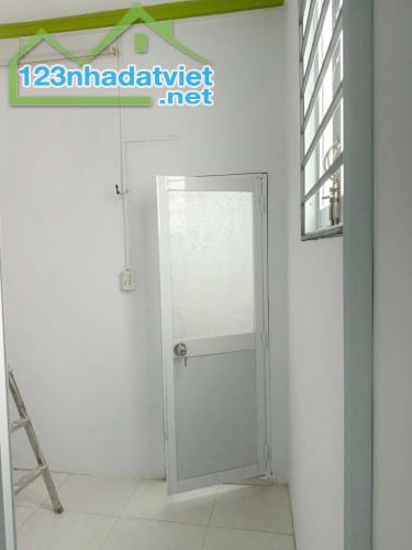 Nhà mới 2 tầng nở hậu L 7.5m sát đường Tùng Thiện Vương P13Q8. Giá: 3 tỷ - 3