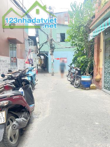 Nhà mới 2 tầng nở hậu L 7.5m sát đường Tùng Thiện Vương P13Q8. Giá: 3 tỷ - 4