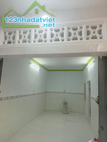 Nhà mới 2 tầng nở hậu L 7.5m sát đường Tùng Thiện Vương P13Q8. Giá: 3 tỷ