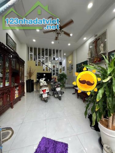 Chủ gấp bán căn nhà 3 tầng BTCT,  diện tích 5 x 18m - 1