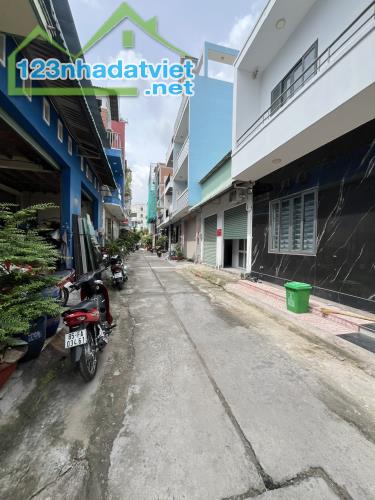 Nhà bề ngang khủng 8,5 Lê Văn Qưoi (đt 76m) hẻm xe hơi thông thoáng pháp lý chuẩn 7₫ - 2