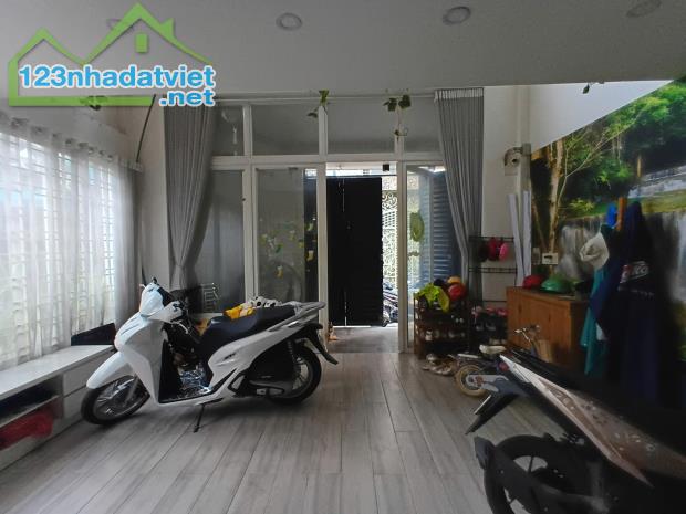LÔ GÓC 67M², - NGANG 5,5M – NGAY CHỢ AN HỘI -   QUANG TRUNG - GÒ VẤP - GIÁ CỰC TỐT : 8,7 - 2