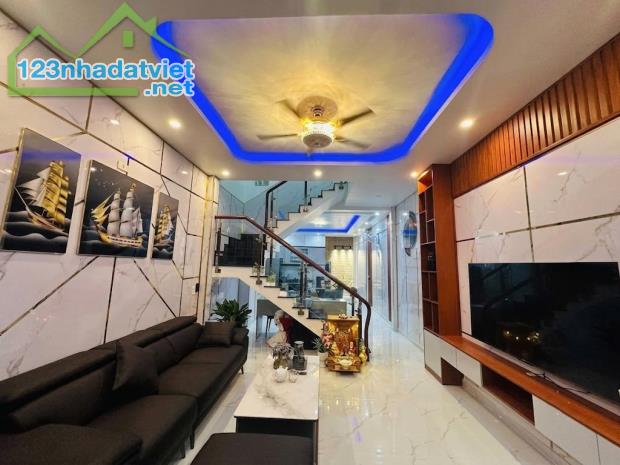 LÊ TRỌNG TẤN - TÂN PHÚ- HẺM XE HƠI SÁT MẶT TIỀN- NHÀ 2 TẦNG ĐẸP- 58M2 (4x15). CHỈ 6 TỶ XÍU
