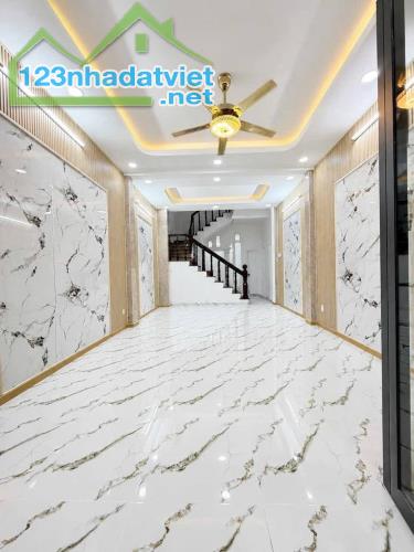 Bán nhà Âu Dương Lân P.3 Q.8. Diện tích 49,6m2. Kết cấu 4 tầng 4PN 3WC. Hoàn công đủ. - 1
