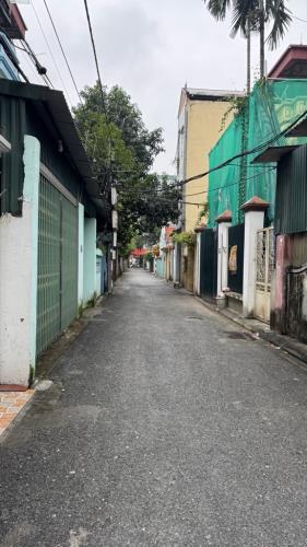 Bán đất tặng nhà C4 Giang Biên-ô tô đỗ cổng- ngõ thông tiện ích-58m hơn 4 tỷ