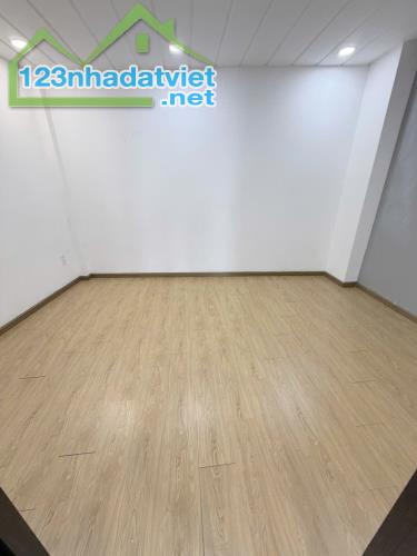 Hẻm thông Âu Dương Lân Q8 - 37m2 - 2PN 2WC - Hướng Bắc - SHR - 4.XX TL - 3